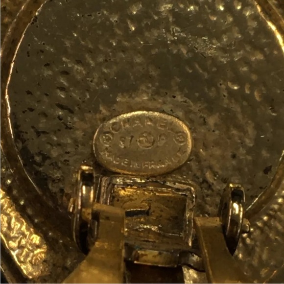 CHANEL CC Logo Pearl & Gold Tone Earrings - Picture 8 of 8